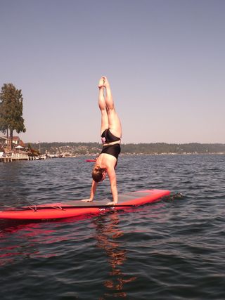 Lindsay_SUP Handstand