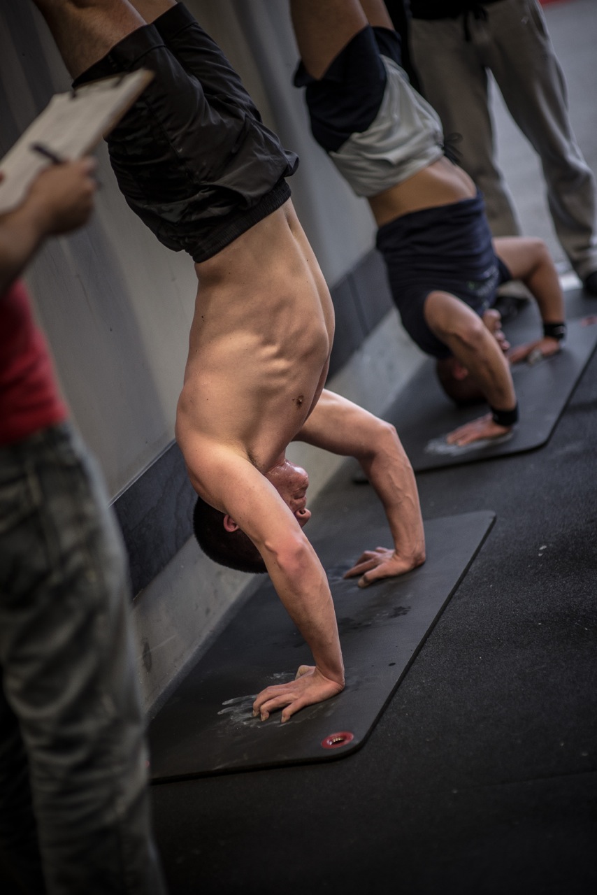 Handstand Push Ups Standards for Men and Women (lb) - Strength Level