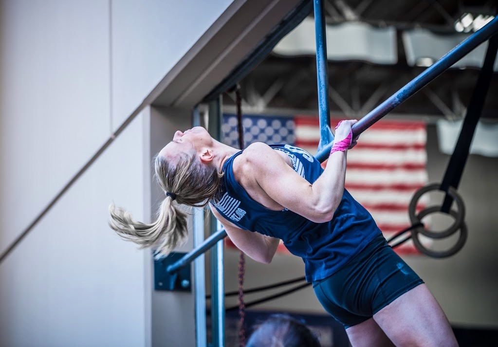 Team WOD Chesttobar Pullups, Lateral Burpee (Over Barbell), ShouldertoOverheads SNORIDGE