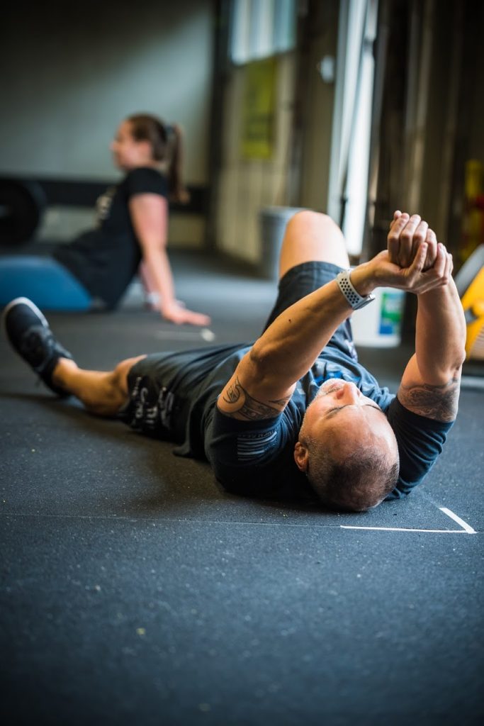 Bench Press 108642 & Station Style Pullups, Pushups, AbMat Sit