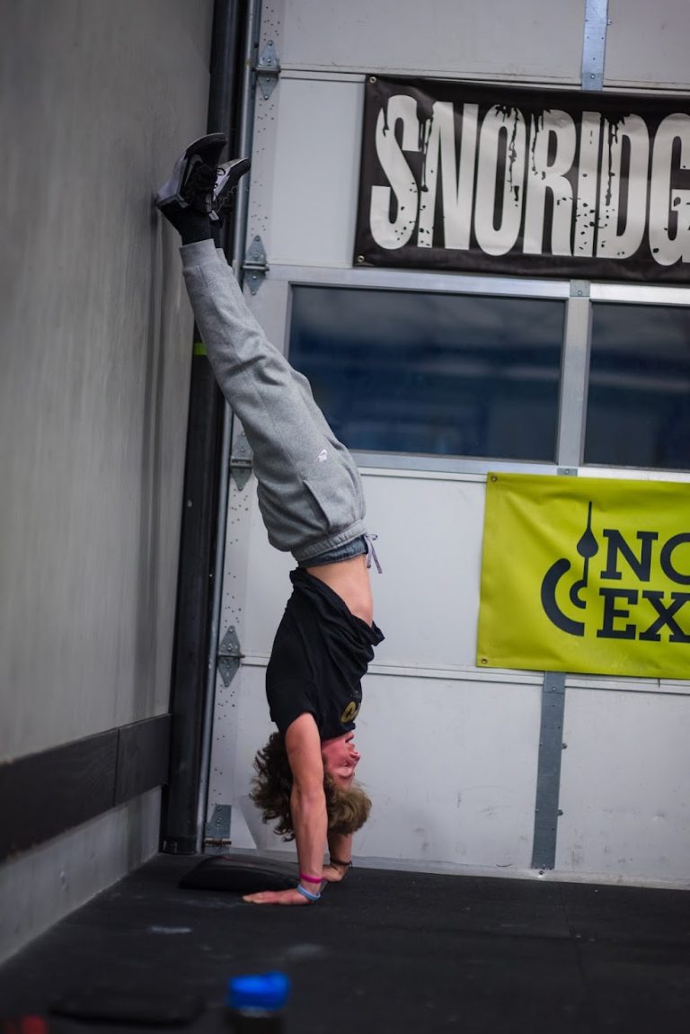 Team WOD 2 RFT Walking Lunges, Partner Cal Rows, Overhead Situps