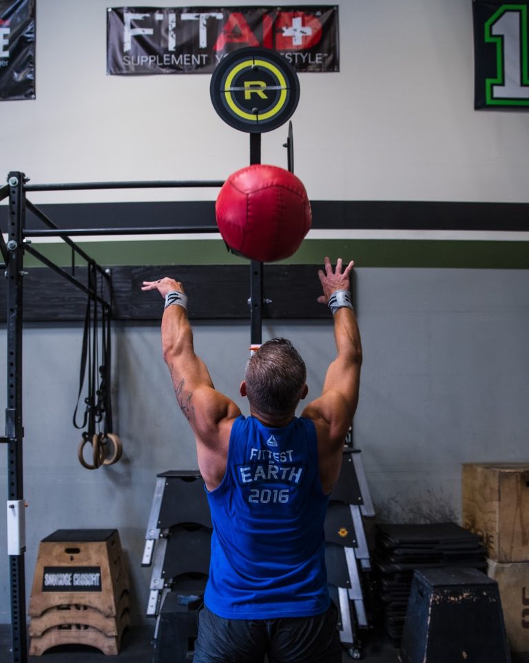 Team WOD Hang Power Cleans, Front Racked Alt Reverse Lunges, Wall