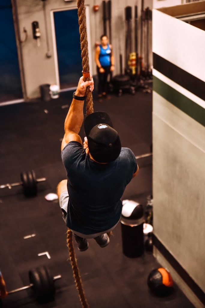 Alt EMOM 10 mins Strict Pullups and Strict Handstand Pushups & 7 RFT